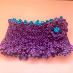 Brand new, never worn, knit collar w/ detachable floral pin. Unbelievably soft.